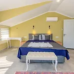 Soeguet 3 - 4 Bedroom With Jacuzzi In Fethiye