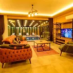 Soeguet 3 - 4 Bedroom With Jacuzzi In Fethiye