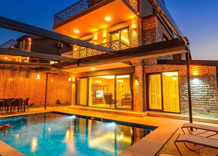 Soeguet 3 - 4 Bedroom With Jacuzzi In Fethiye
